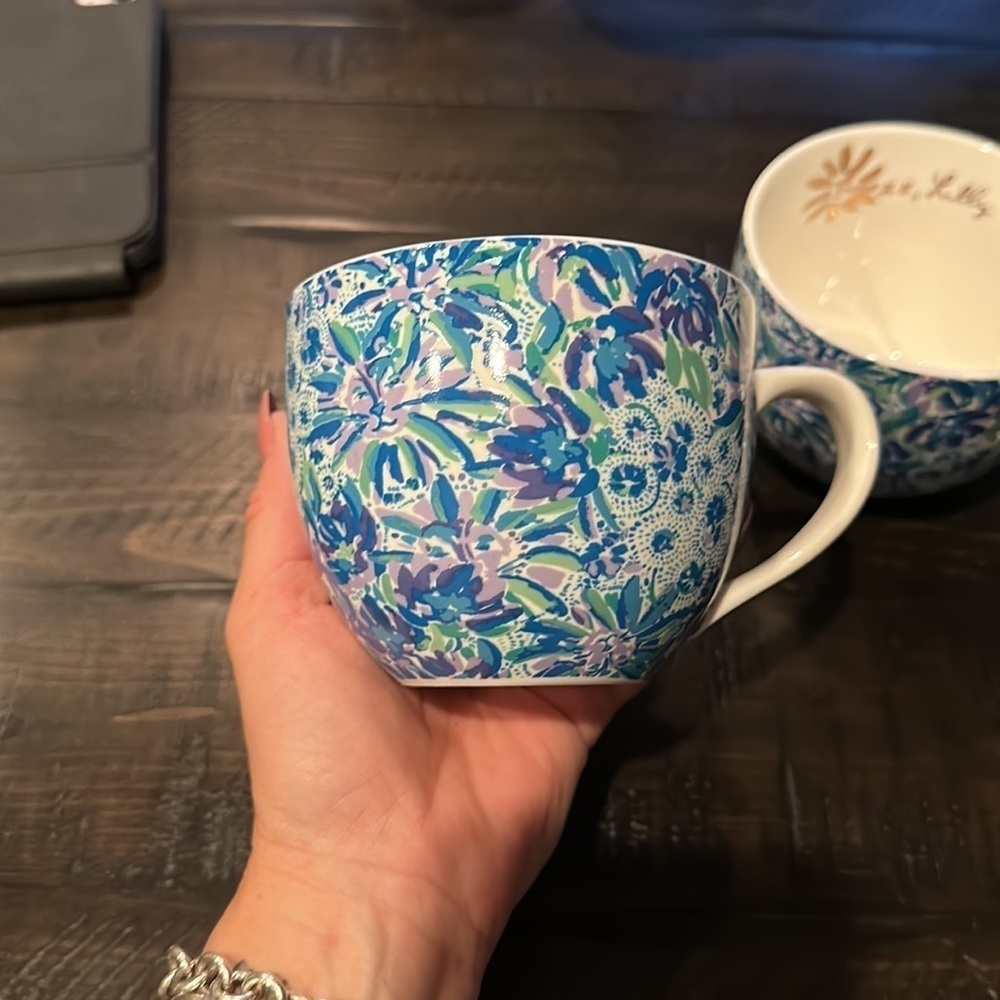 Lilly Pulitzer Tiger XX Lily Blue Floral Two 12oz Coffee Mugs Tea Cups Collector - Picture 9 of 16